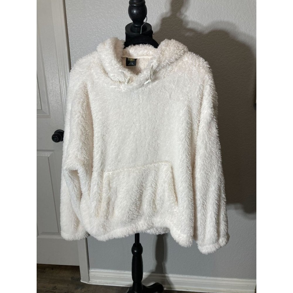 Athletic- Fuzzy White - pullover sweater- Womens-Size Large-Great Condition